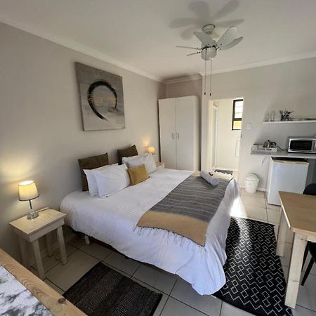 Hotel 10 On Beresford East London Zewnętrze zdjęcie